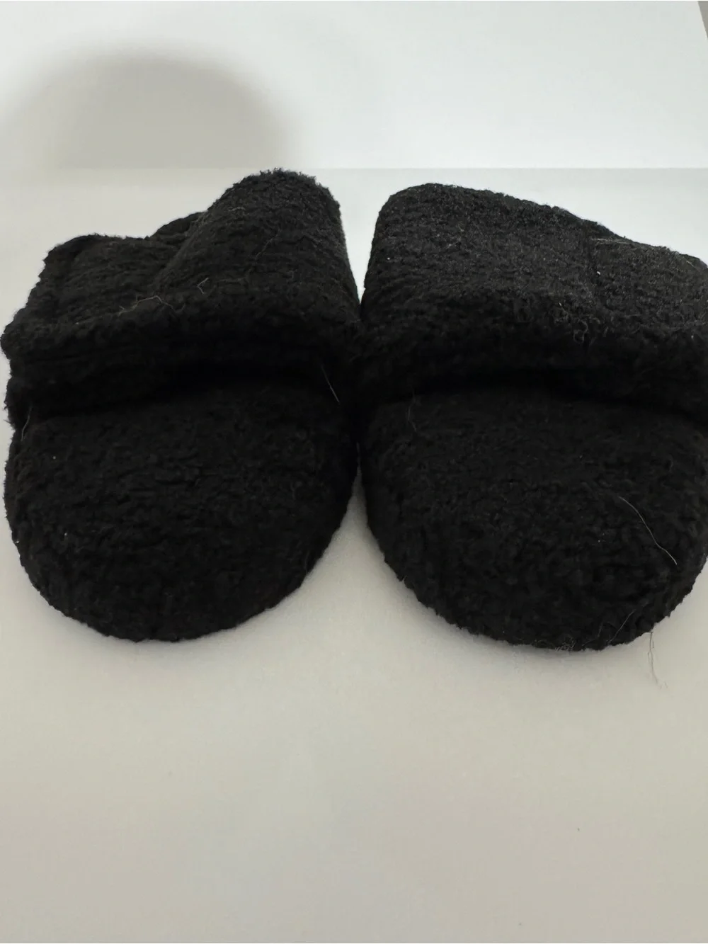 NWOT Cat & Jack Black Fuzzy Slide Slippers